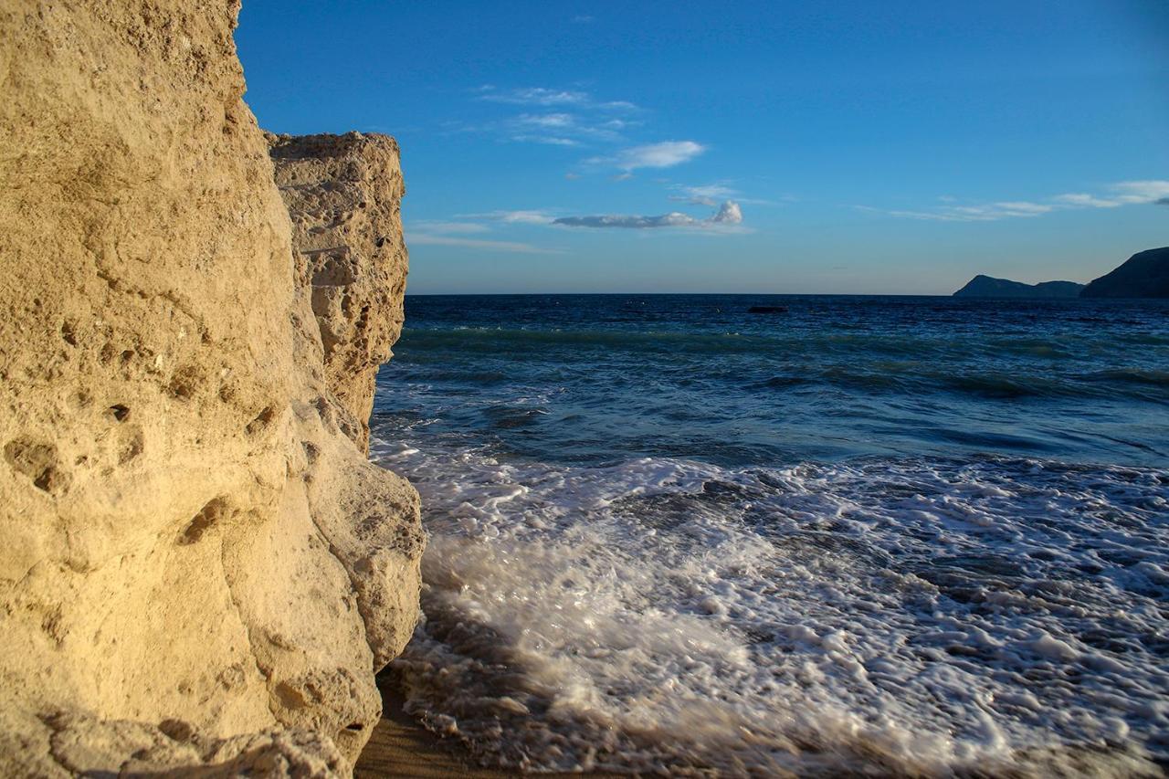 La Palmera. El Amanecer En El Parque Natural Agua Amarga  Kültér fotó